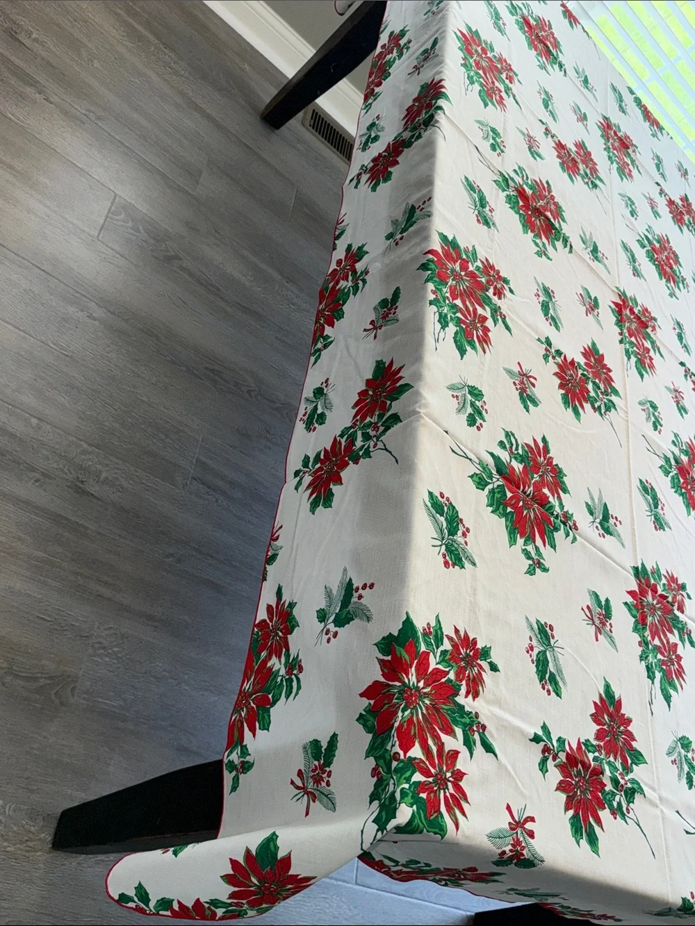 Vintage Christmas holiday tablecloth Pointsettias rectangle rounded corners